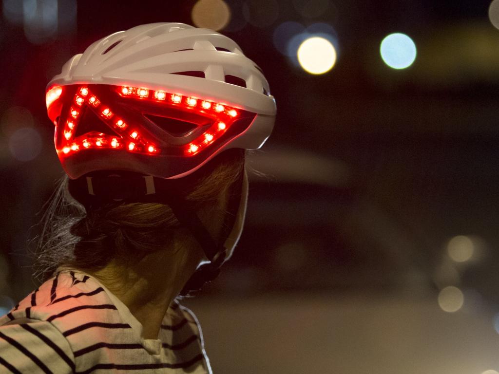 Casque de Vélo Lumineux avec Clignotants et Feu Stop | Noël de la French  Tech