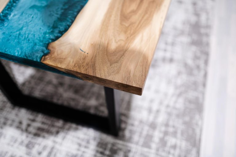 Comment fabriquer une table basse en bois recyclé pour votre salon ?
