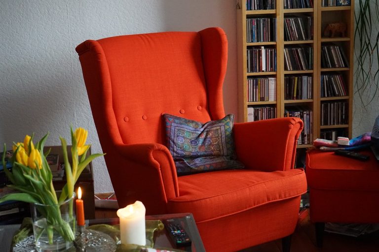 Comment choisir un fauteuil de salon moderne et confortable pour apporter une touche de design à votre intérieur ?