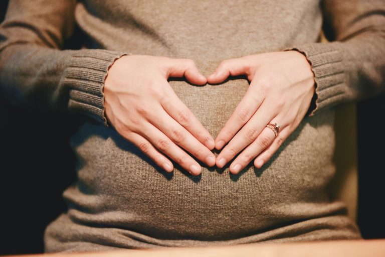 Quelle est la différence entre les contractions Braxton Hicks et les contractions du travail lors de la grossesse ?